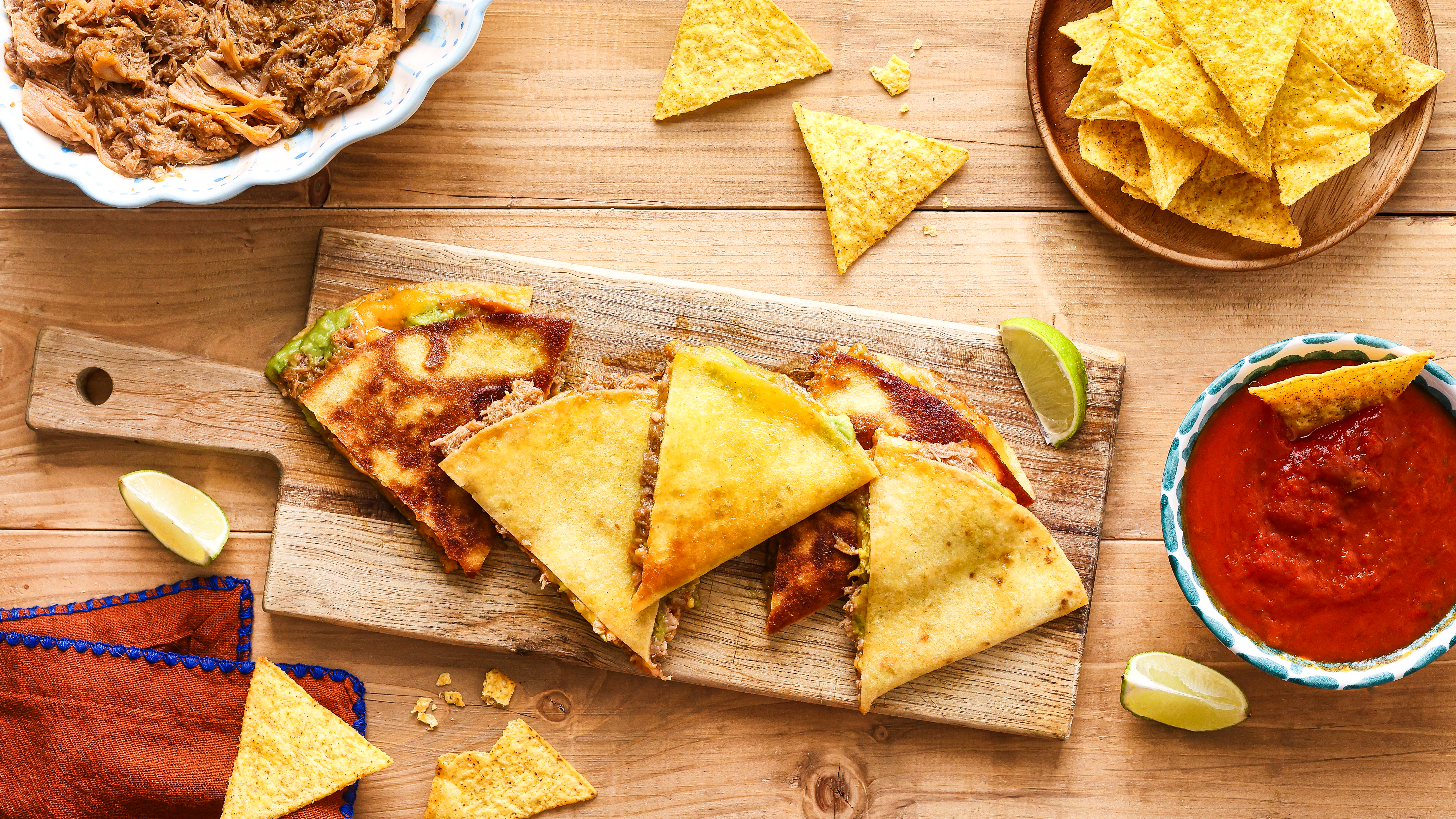 Quesadillas cheesy au pulled pork & guacamole